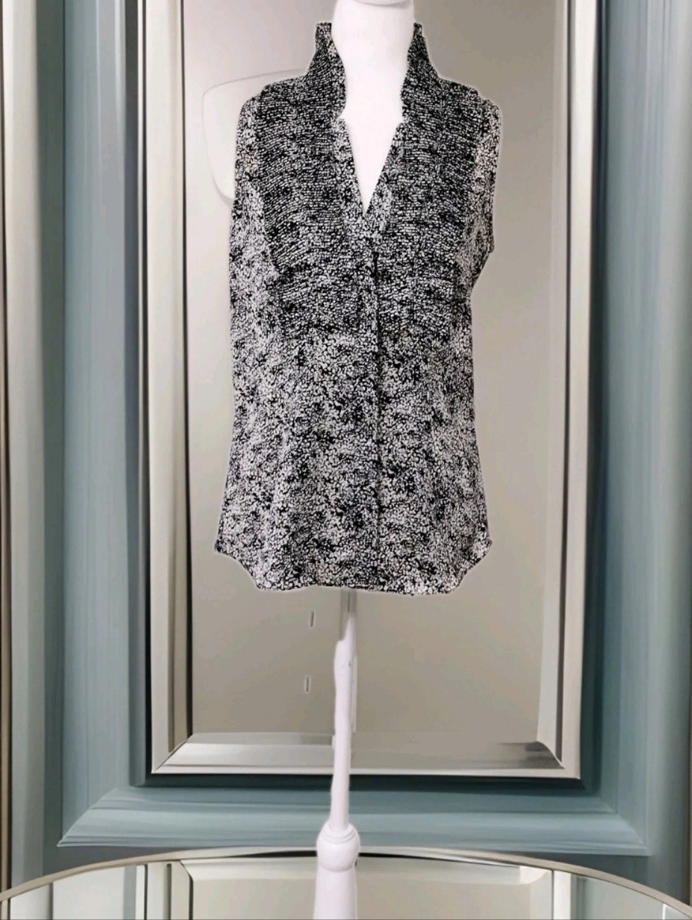 Anne Klein Black and White Speckled Sleeveless V-Neck Camisole